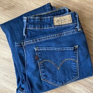 Levi’s Bold Curve Classic Rise Straight Leg jeans